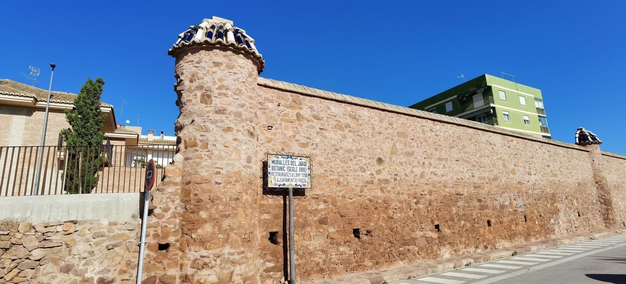 Botanical garden wall